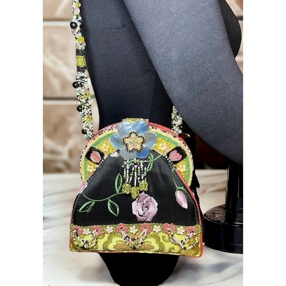 Vintage Mary Frances “Friendship Rose” Handbag - Picture 8 of 11